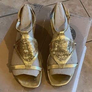 Nine West Right There Gold Leather & Metal Upper Size 9M, Preowned